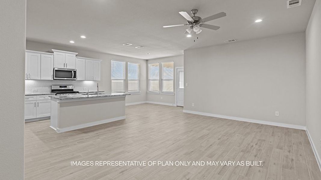Spacious, unfurnished interior of a new home in Westmont, Lubbock (Image 8).