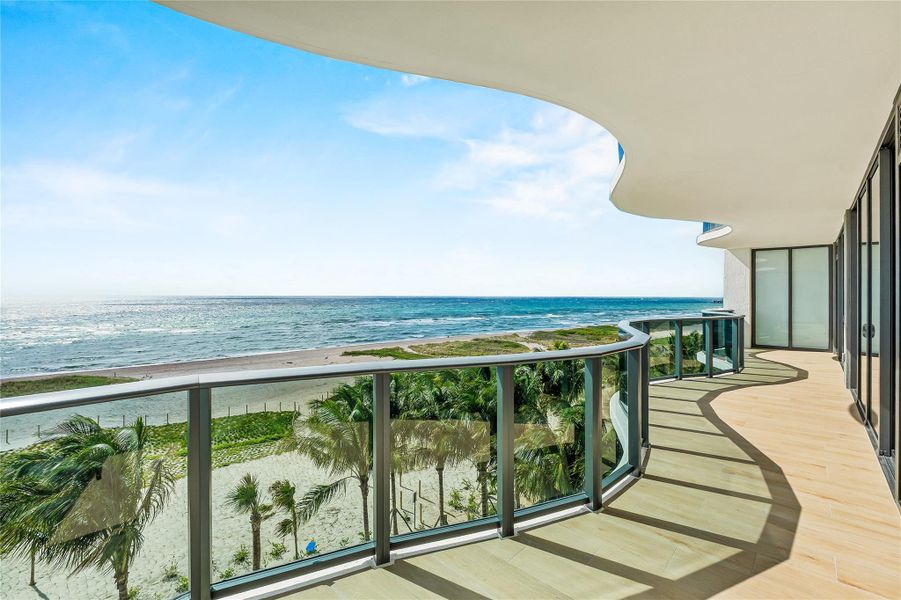 Exterior details and patio area of a home in Casamar, Pompano Beach (Image 25).