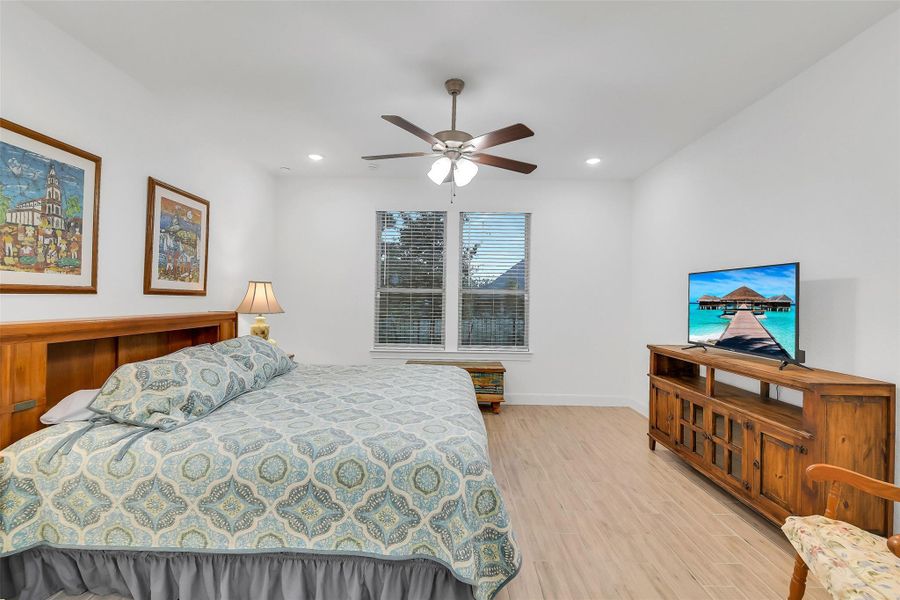 Furnished interior view inside a new home in Del Webb in Chambers Creek, Willis (Image 19). Furnished interior view inside a new home in Del Webb in Chambers Creek, Willis (Image 19).