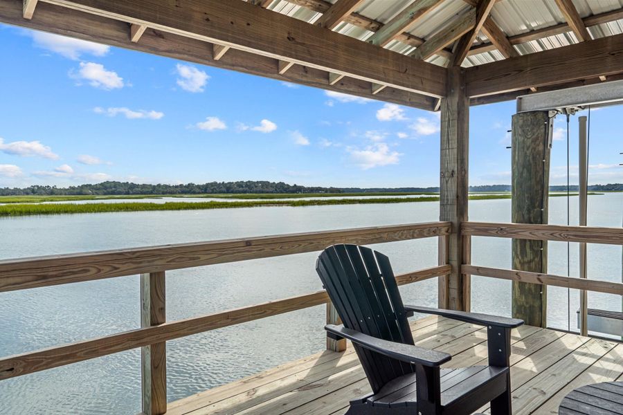 Exterior details and patio area of a home in , Beaufort (Image 28).