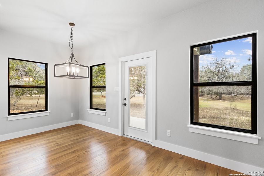 Spacious, unfurnished interior of a new home in , Bandera (Image 34).