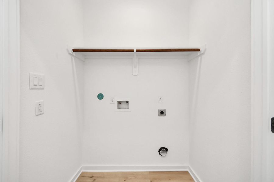 Spacious, unfurnished interior of a new home in , Houston (Image 33).