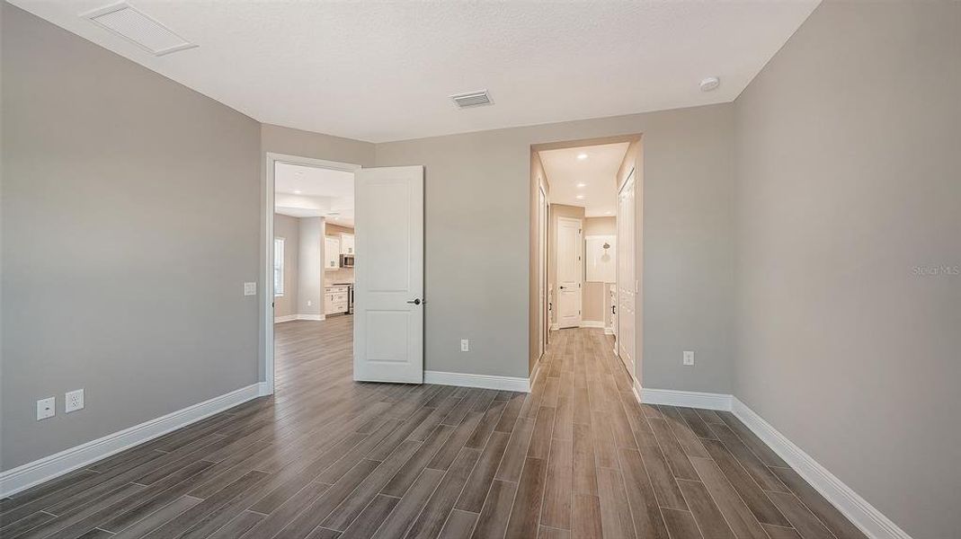 Spacious, unfurnished interior of a new home in , Venice (Image 18).