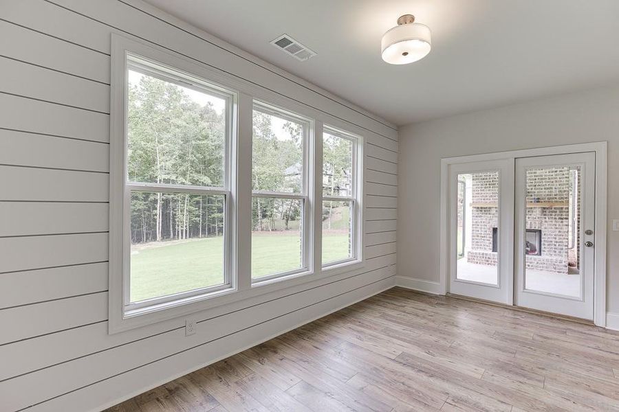 Spacious, unfurnished interior of a new home in , Bishop (Image 23).