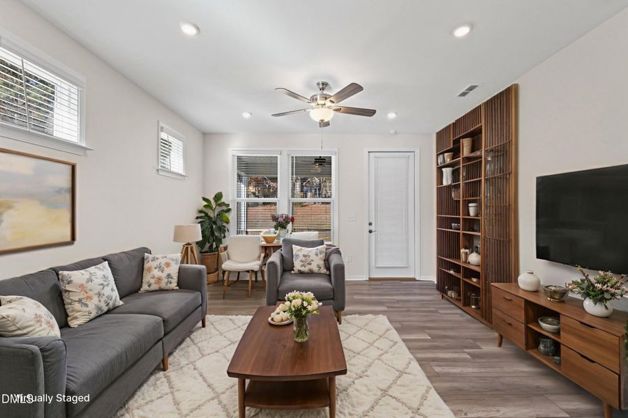 09-8212-White-Star-Dr_8078 - 3