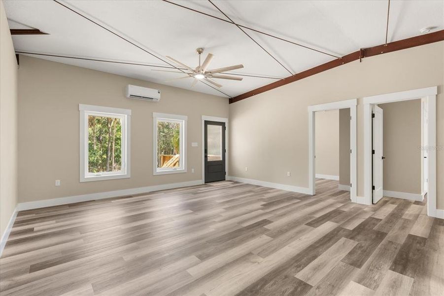 Spacious, unfurnished interior of a new home in , Homosassa (Image 30).