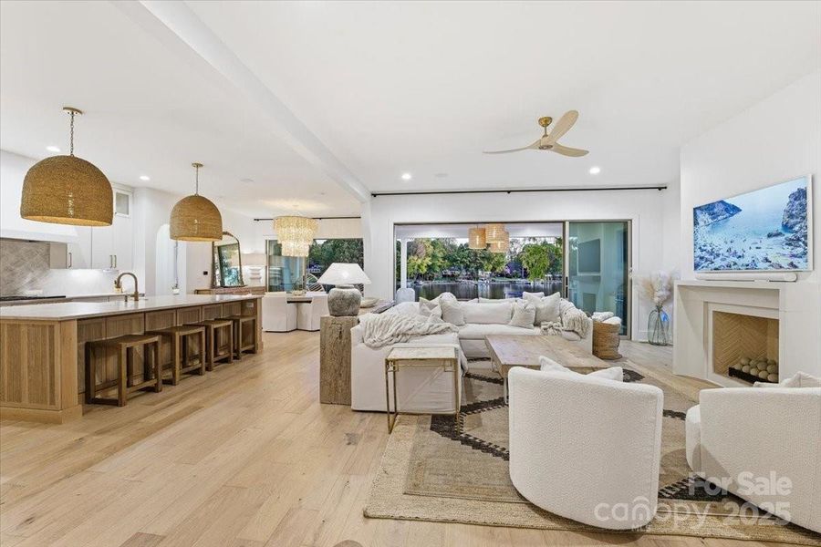Stunning Engineered White Oak flooring throughout the whole home. Stunning Engineered White Oak flooring throughout the whole home.