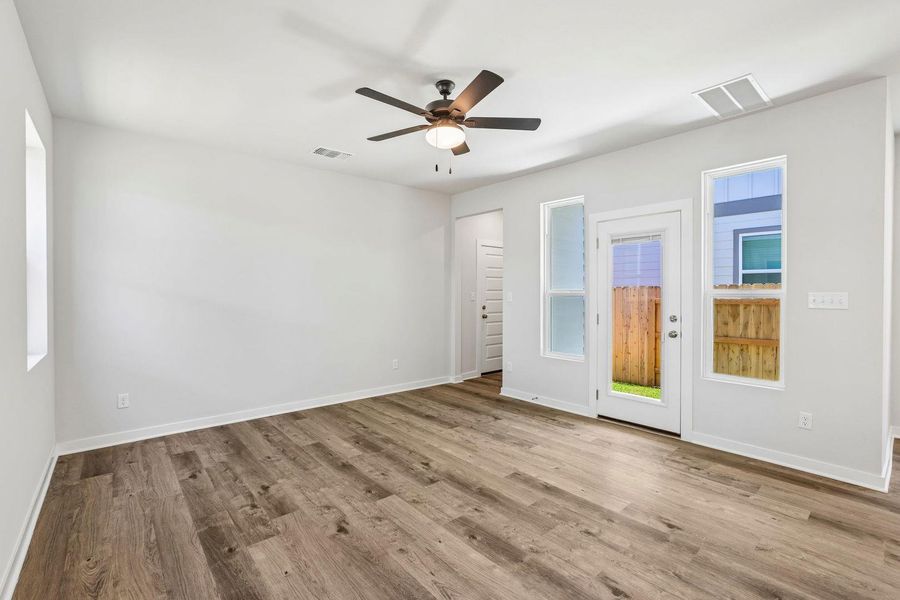 Spacious, unfurnished interior of a new home in Avery Centre, Round Rock (Image 25).
