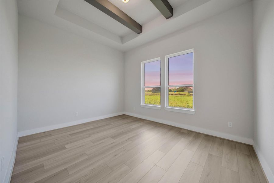 Spacious, unfurnished interior of a new home in Magnolia Bend, Rosharon (Image 32).