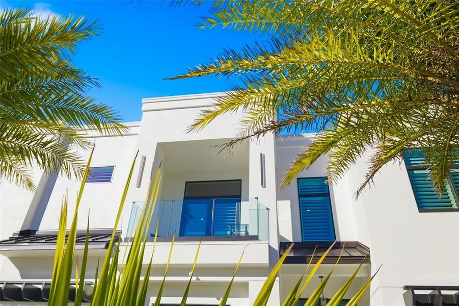 Exterior details and patio area of a home in , Sarasota (Image 44).