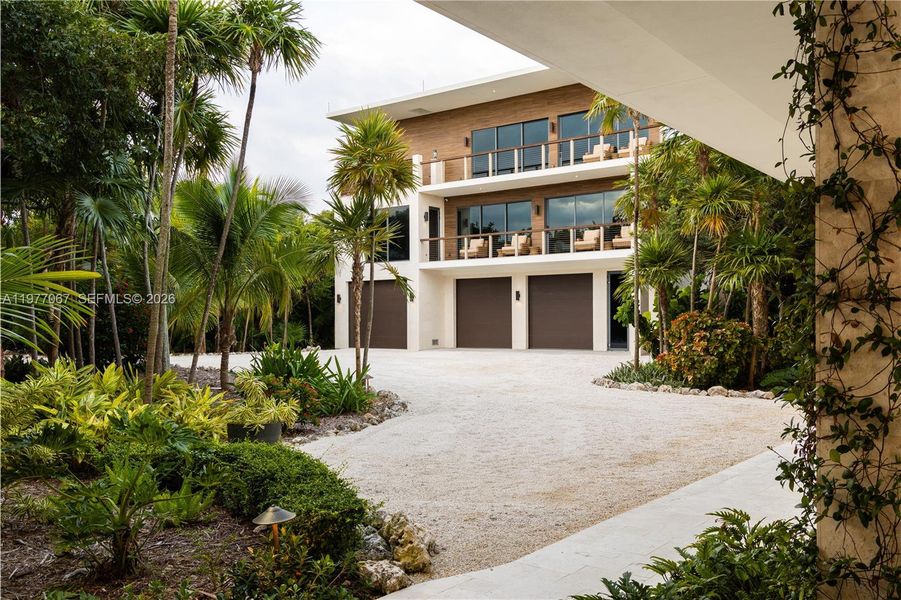 Exterior details and patio area of a home in , Marathon (Image 13).