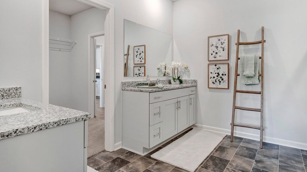 Representative furnished interior of a home built from the DOVER by D.R. Horton in Riverwood Gardens, Oakland (Image 18).