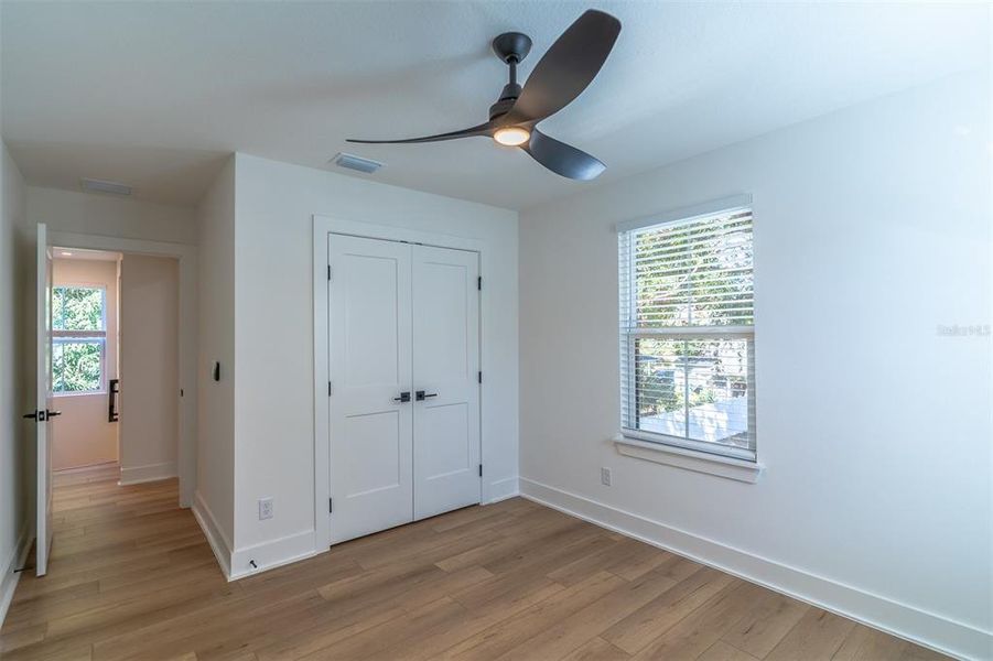 Spacious, unfurnished interior of a new home in , Orlando (Image 10).