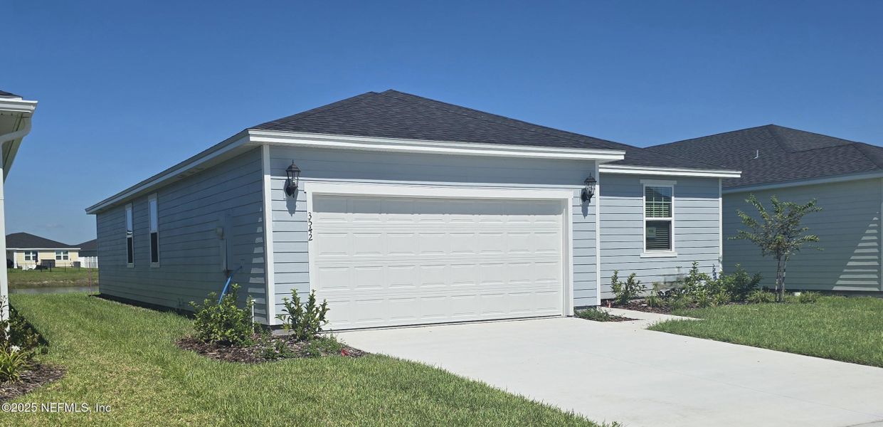 Front exterior of a new home in Lakes at Bella Lago - Signature Series, Green Cove Springs, FL, highlighting curb appeal (Image 1). Front exterior of a new home in Lakes at Bella Lago - Signature Series, Green Cove Springs, FL, highlighting curb appeal (Image 1).