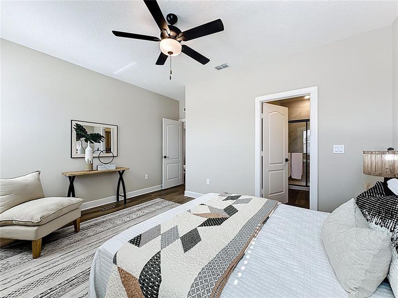 Furnished interior view inside a new home in , Middleburg (Image 15).