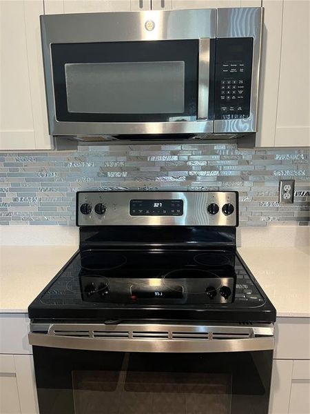 Close-up of interior finishes inside a home in Pasadena Point, Wesley Chapel (Image 12).