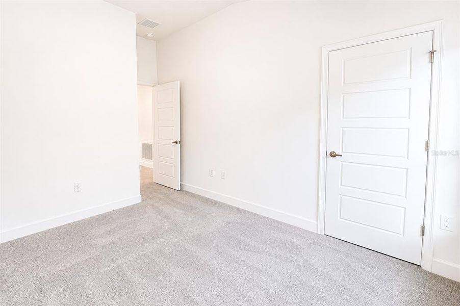Spacious, unfurnished interior of a new home in Harmony Central, St. Cloud (Image 19).