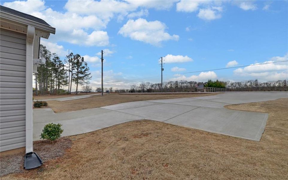 Exterior details and patio area of a home in , Hartwell (Image 16).