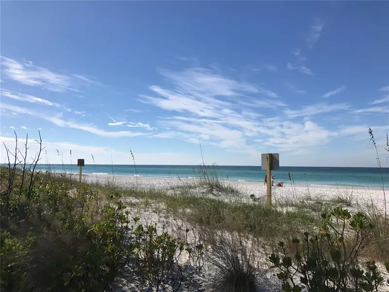 Natural landscape and outdoor views near in Holmes Beach (Image 4). Natural landscape and outdoor views near in Holmes Beach (Image 4).
