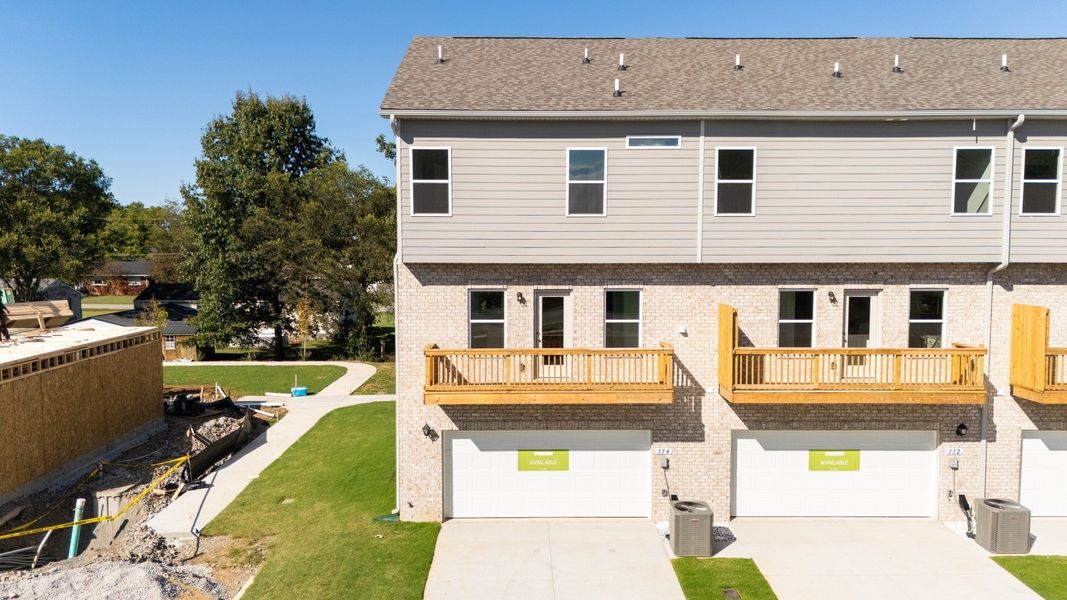 Exterior details and patio area of a home in Sweetbriar Place, Lebanon (Image 20).