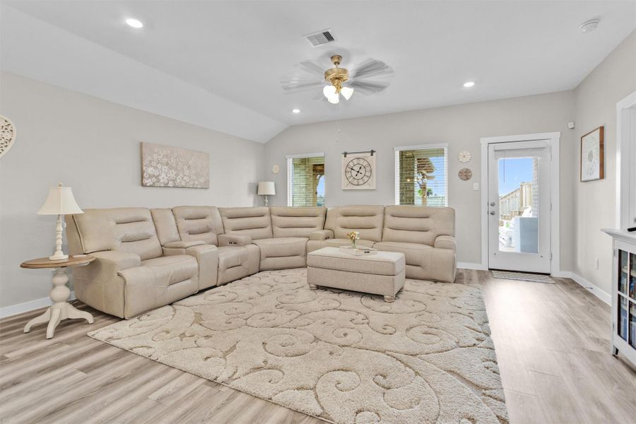 Perfectly sized Family Room for your favorite furniture. Large windows and a glass door, offering a seamless indoor-outdoor connection. Ideal for relaxation and entertaining.