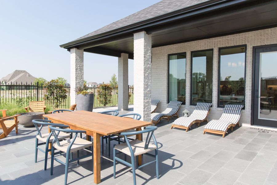 Representative exterior details of a home built from the 5531 by Tradition Homes in Windsong Ranch, Prosper (Image 4).