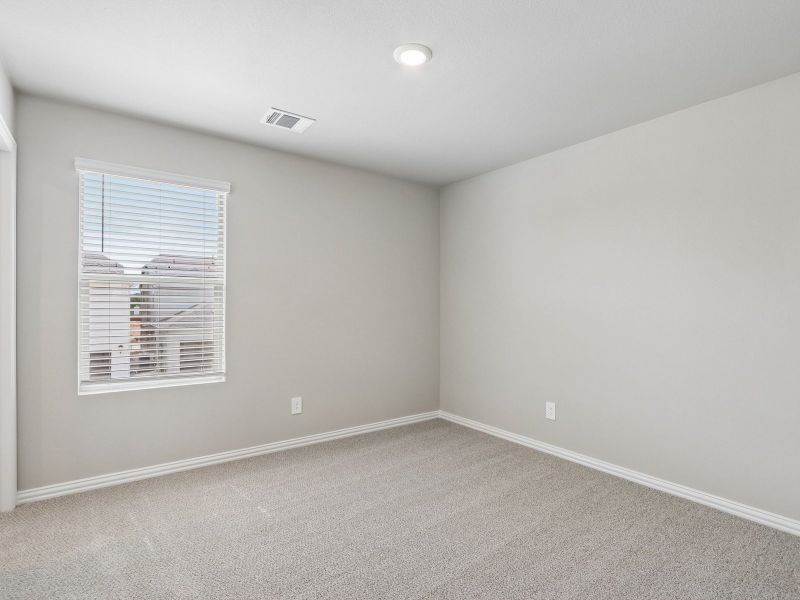 Spacious, unfurnished interior of a new home in Oak Ridge Park, Corinth (Image 15).