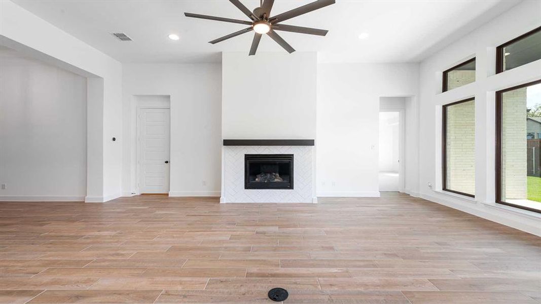Spacious, unfurnished interior of a new home in Trinity Falls 60', McKinney (Image 21). Spacious, unfurnished interior of a new home in Trinity Falls 60', McKinney (Image 21).