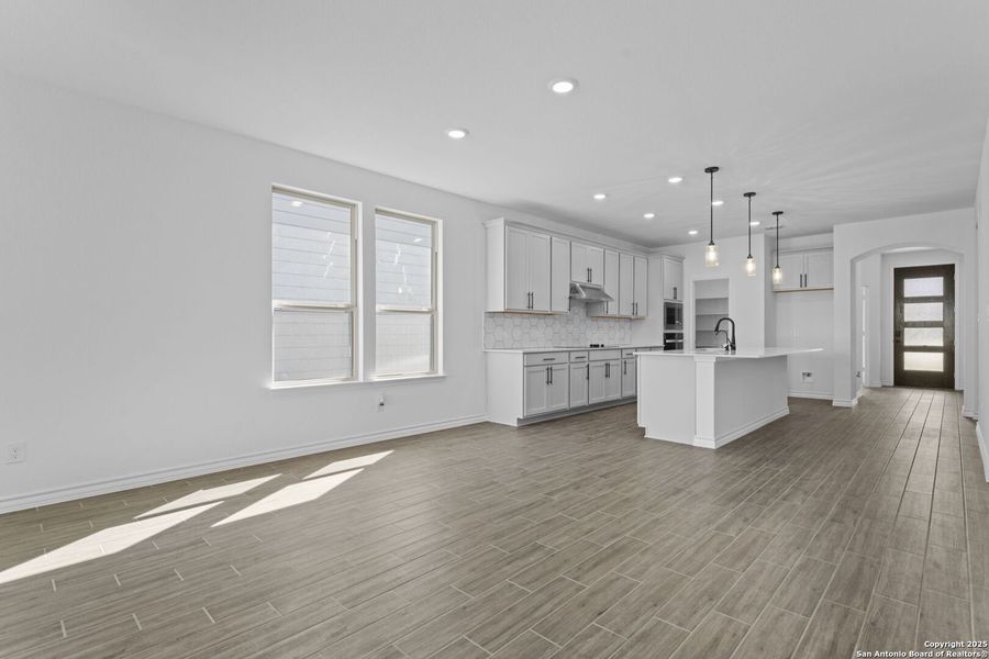 Spacious, unfurnished interior of a new home in Lily Springs, Seguin (Image 17).