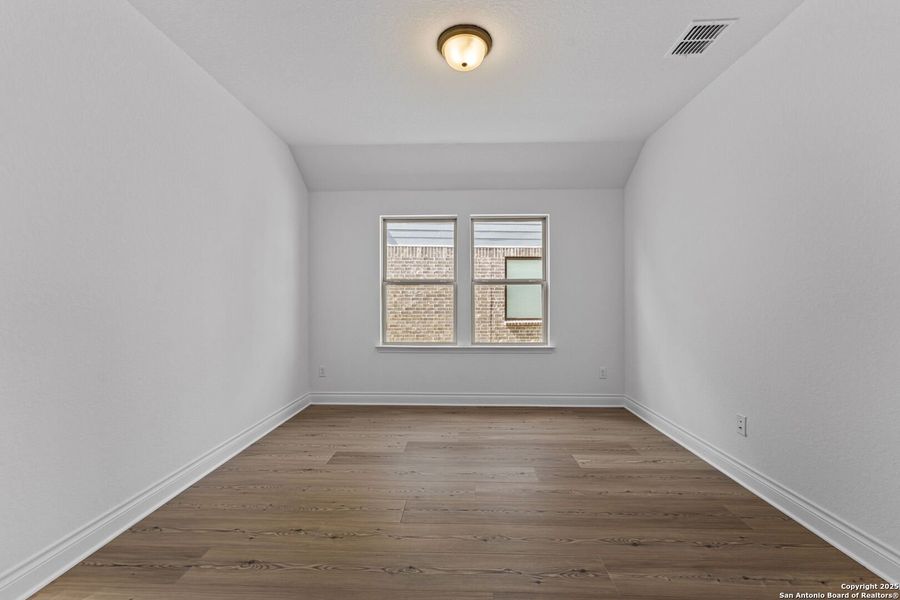 Spacious, unfurnished interior of a new home in Davis Ranch, San Antonio (Image 14). Spacious, unfurnished interior of a new home in Davis Ranch, San Antonio (Image 14).