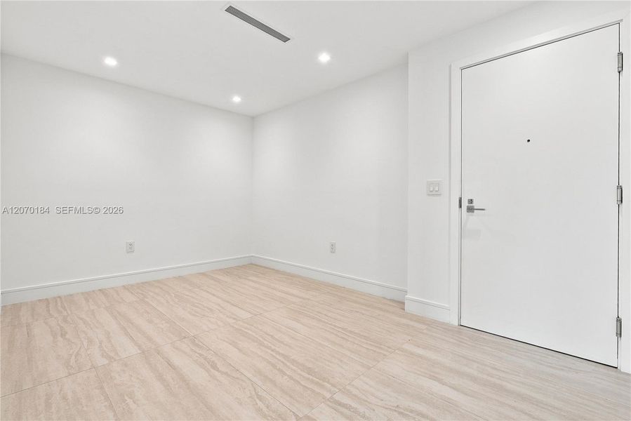 Spacious, unfurnished interior of a new home in , Miami (Image 22).