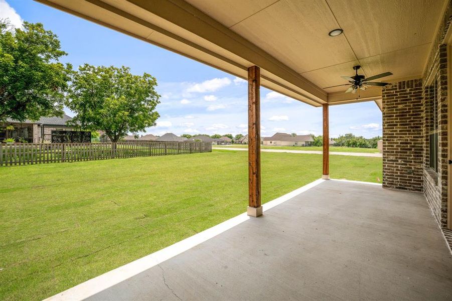 Exterior details and patio area of a home in Pecan Plantation, Granbury (Image 25).