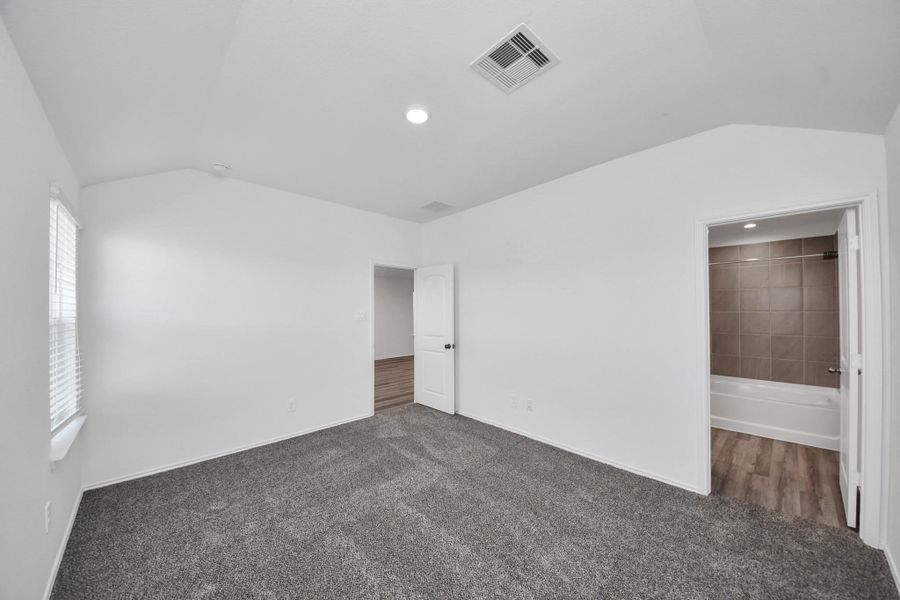 Spacious, unfurnished interior of a new home in Legacy Park, Houston (Image 31).