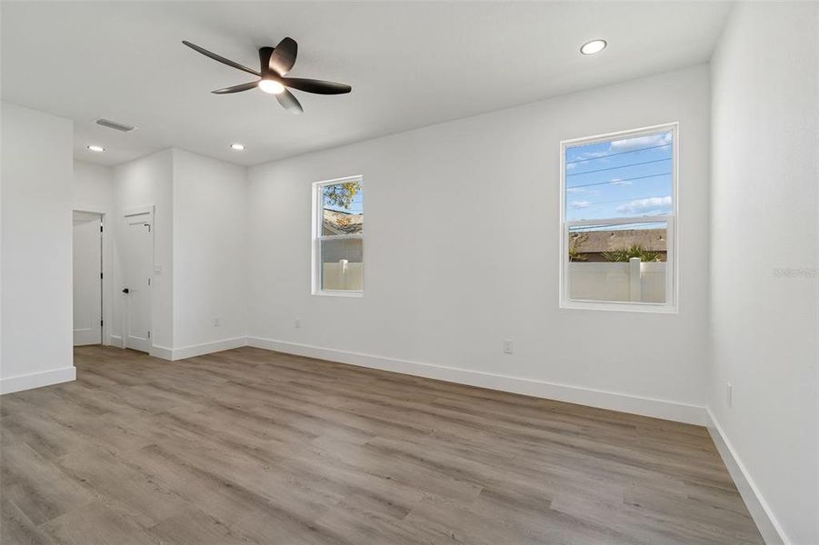 Spacious, unfurnished interior of a new home in , Pinellas Park (Image 43).