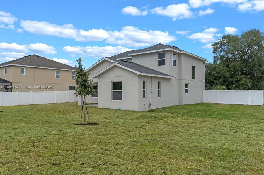 Front exterior of a new home in , St. Cloud, FL, highlighting curb appeal (Image 18).