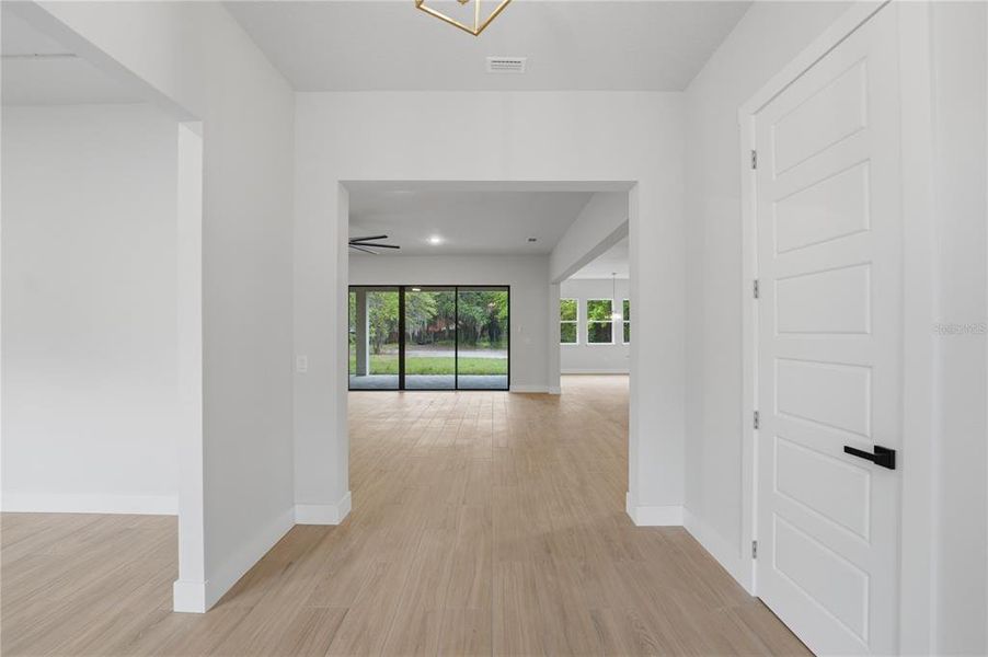 Spacious, unfurnished interior of a new home in , Kissimmee (Image 40).