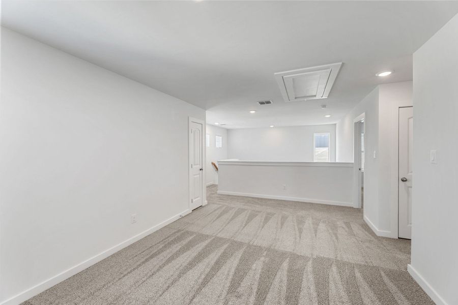 Spacious, unfurnished interior of a new home in Highland Ridge, New Braunfels (Image 35).