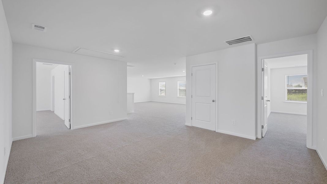 Spacious, unfurnished interior of a new home in Fieldcrest Acres, Blountville (Image 39).