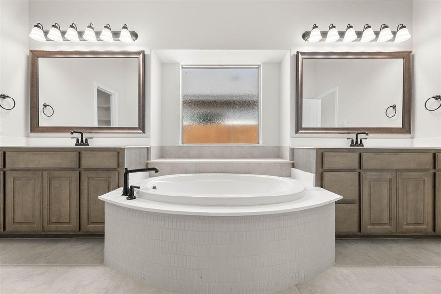 713 Seahawk-Primary Suite-6