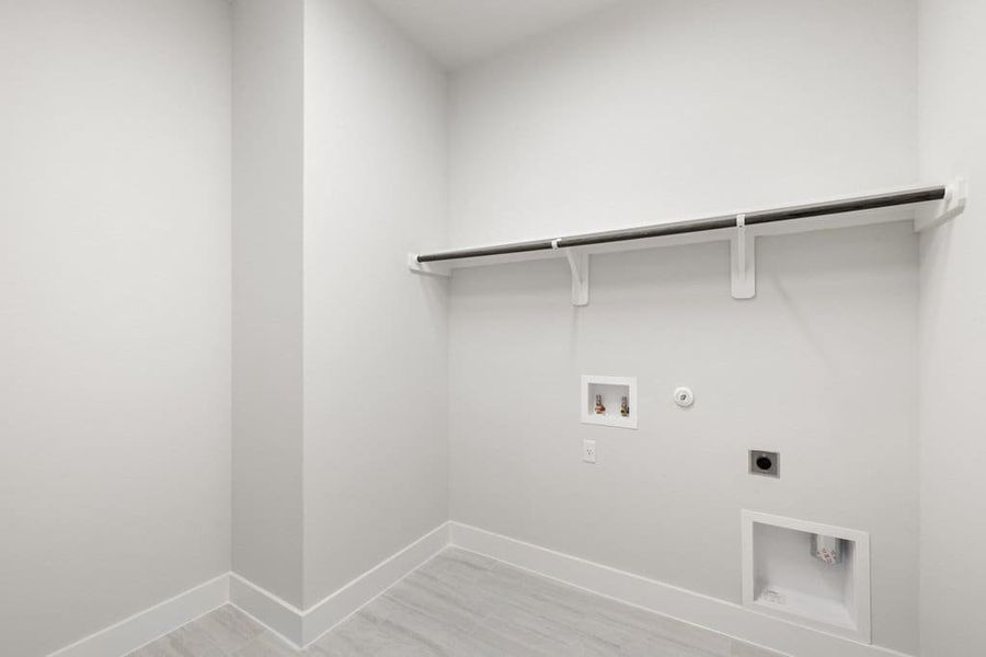 Spacious, unfurnished interior of a new home in Lariat, Liberty Hill (Image 48).
