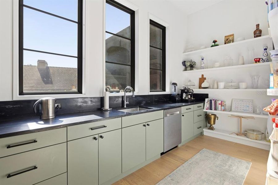 Furnished interior view inside a new home in , Orlando (Image 17).