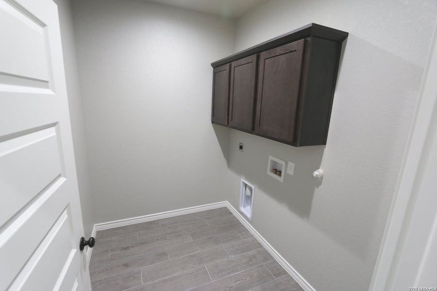 Spacious, unfurnished interior of a new home in , La Vernia (Image 15).
