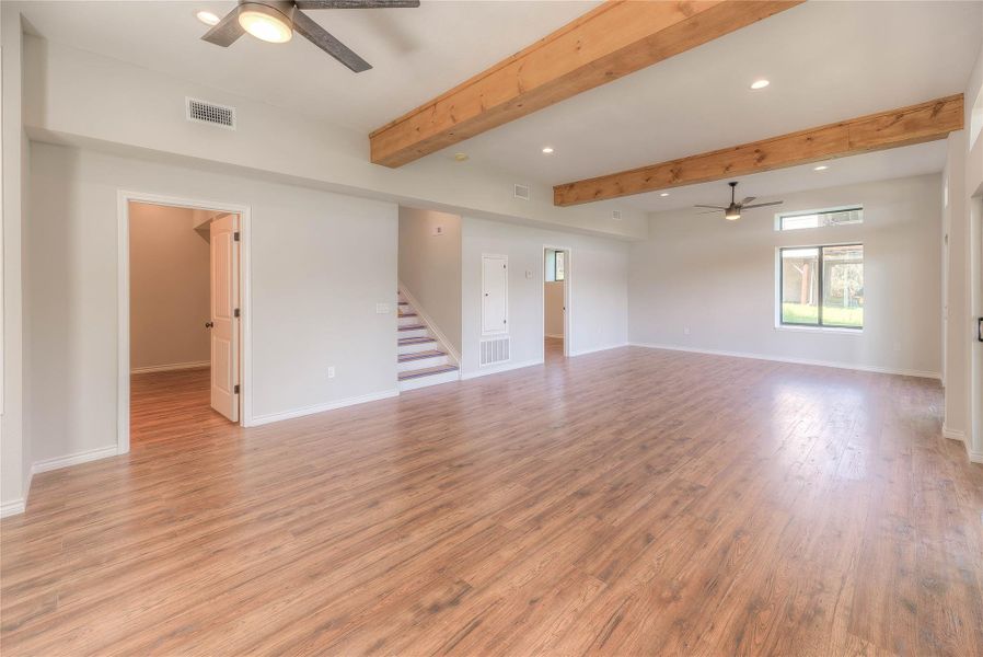 GREAT  ROOM  TO ENTERTAIN WITH GREAT VIEW OF LAKE LIVINGSTON