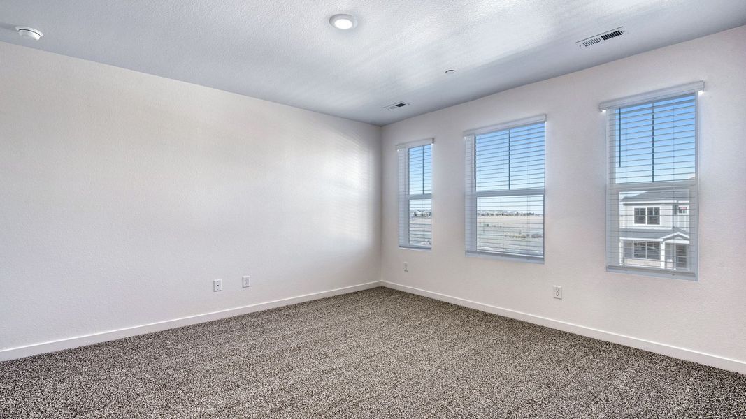 Spacious, unfurnished interior of a new home in Settlers Crossing, Commerce City (Image 15).