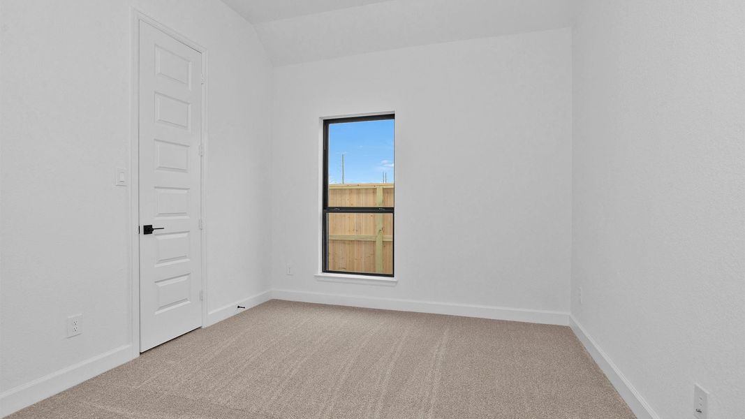Spacious, unfurnished interior of a new home in Sienna, Missouri City (Image 11).