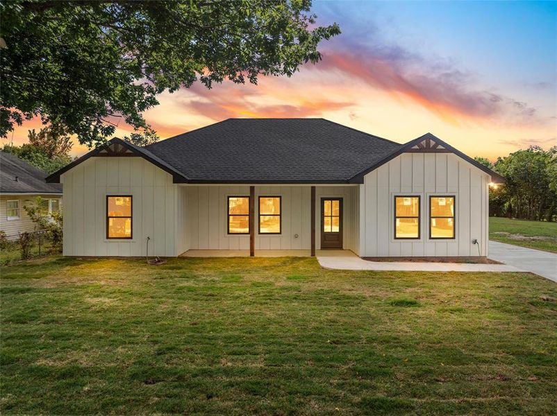 Exterior details and patio area of a home in , Waco (Image 3).
