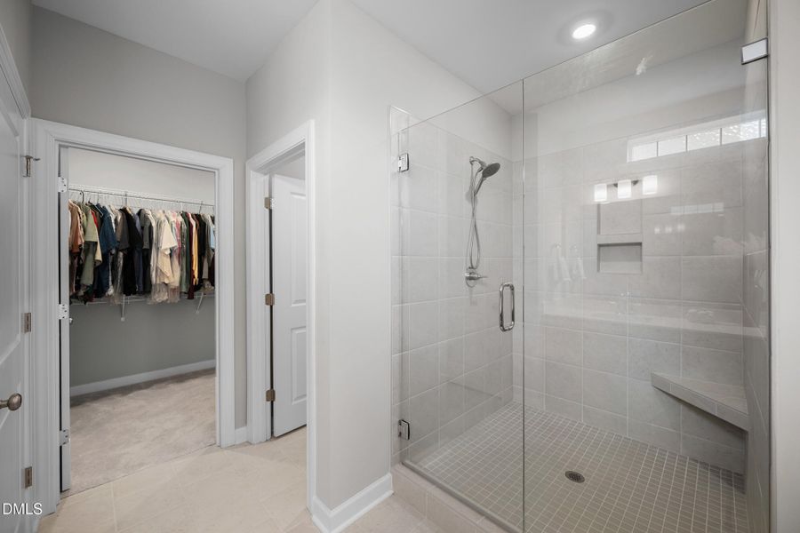 Master's Bathroom Master's Bathroom