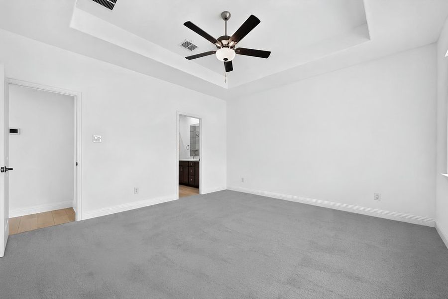 Spacious, unfurnished interior of a new home in Madero 50s, Fort Worth (Image 18).
