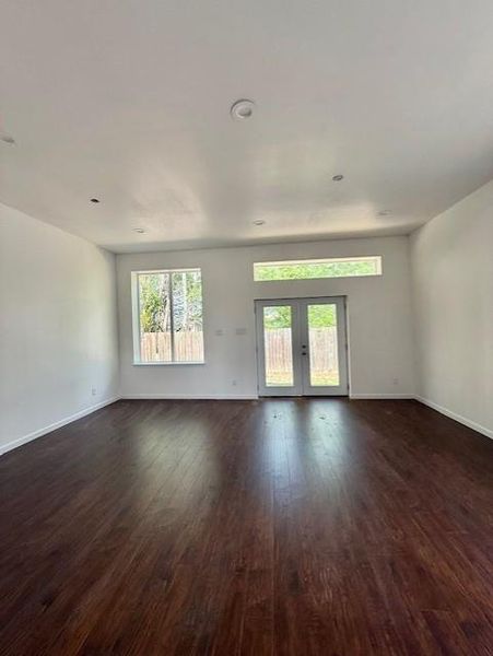 Spacious, unfurnished interior of a new home in , Houston (Image 9).