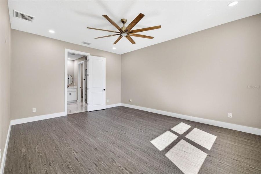 Spacious, unfurnished interior of a new home in , Masaryktown (Image 52).